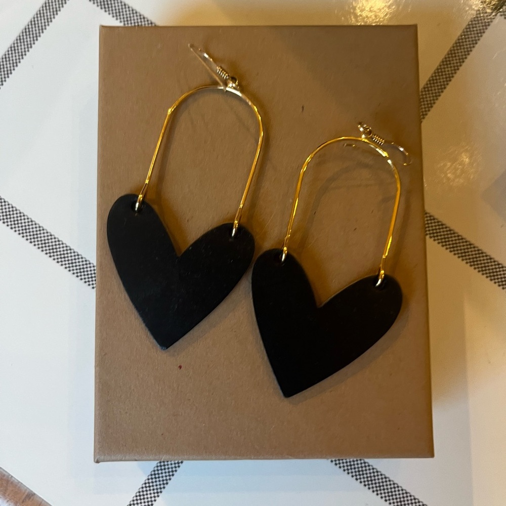 Nickel and Suede black sweetheart earrings